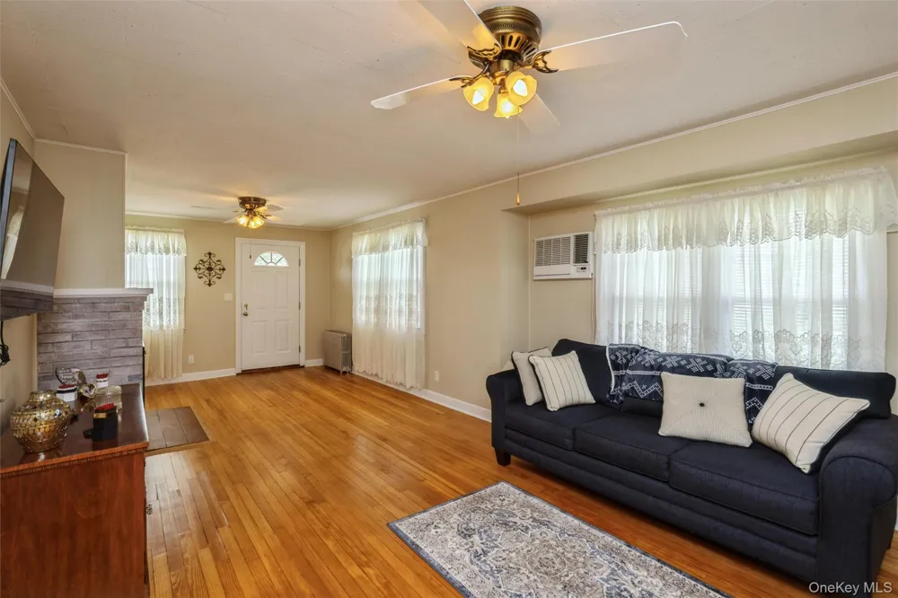 27 Litchfield Avenue Babylon, NY 11702