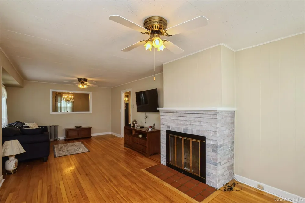 27 Litchfield Avenue Babylon, NY 11702