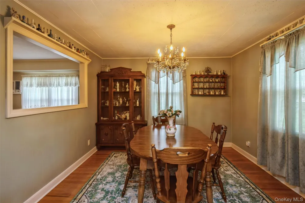 27 Litchfield Avenue Babylon, NY 11702
