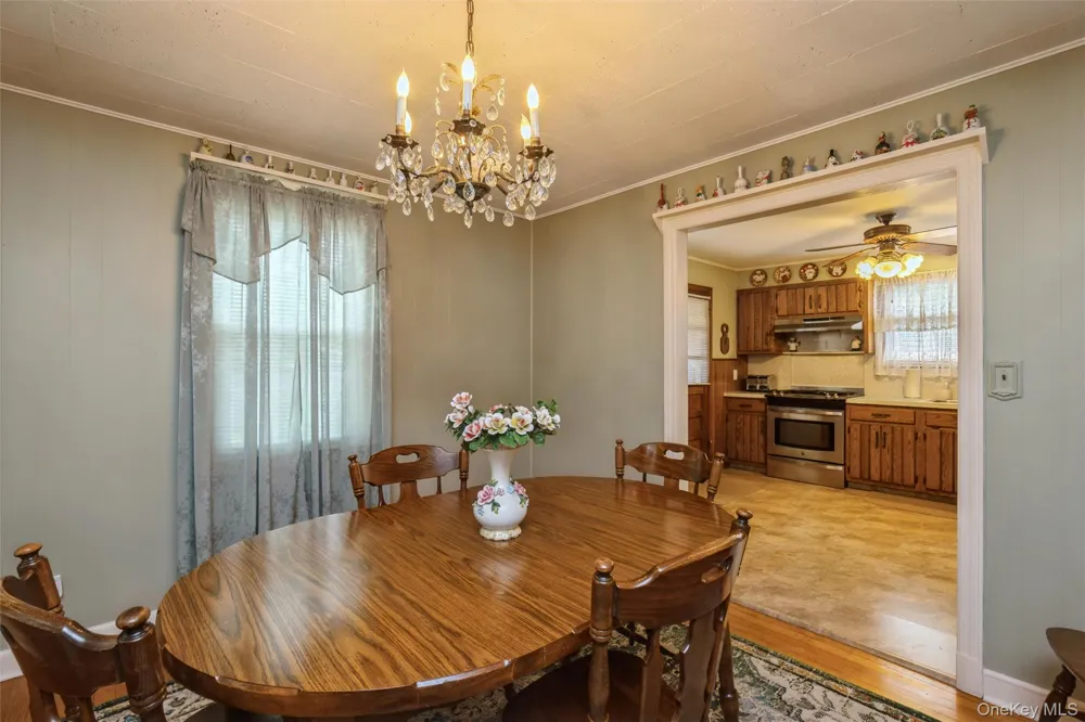 27 Litchfield Avenue Babylon, NY 11702