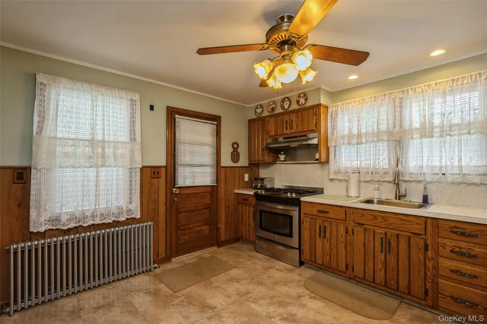 27 Litchfield Avenue Babylon, NY 11702