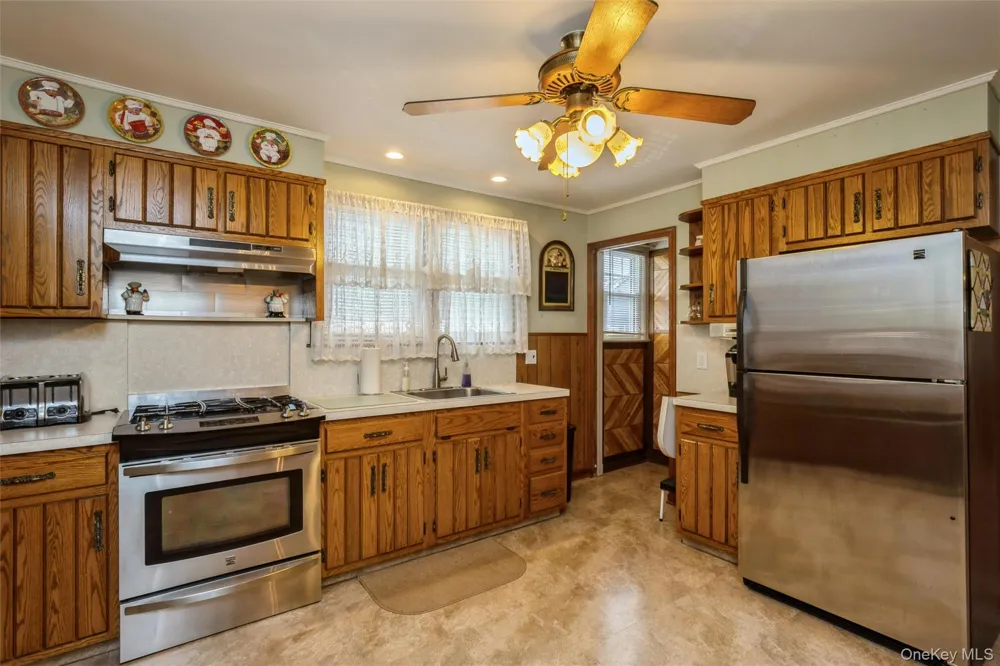 27 Litchfield Avenue Babylon, NY 11702