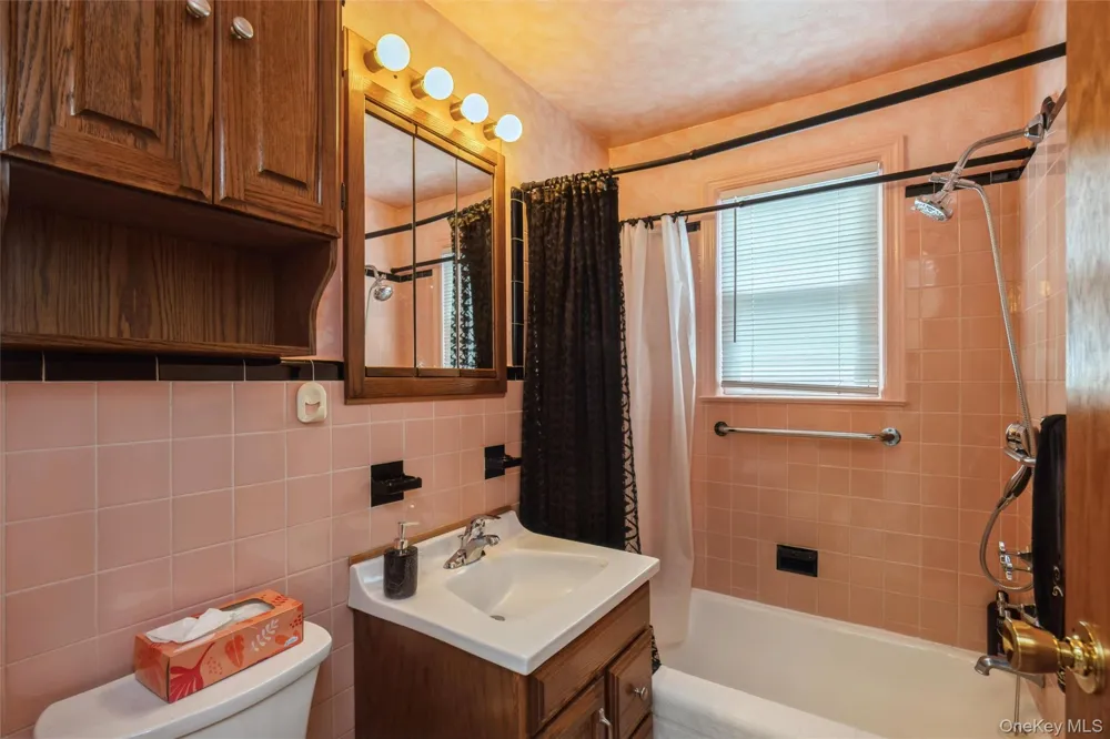 27 Litchfield Avenue Babylon, NY 11702
