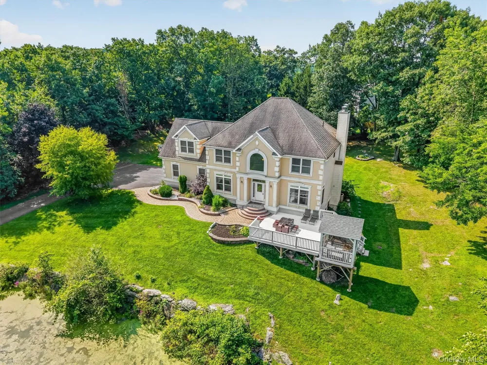 15 Winston Place Marlboro, NY 12542
