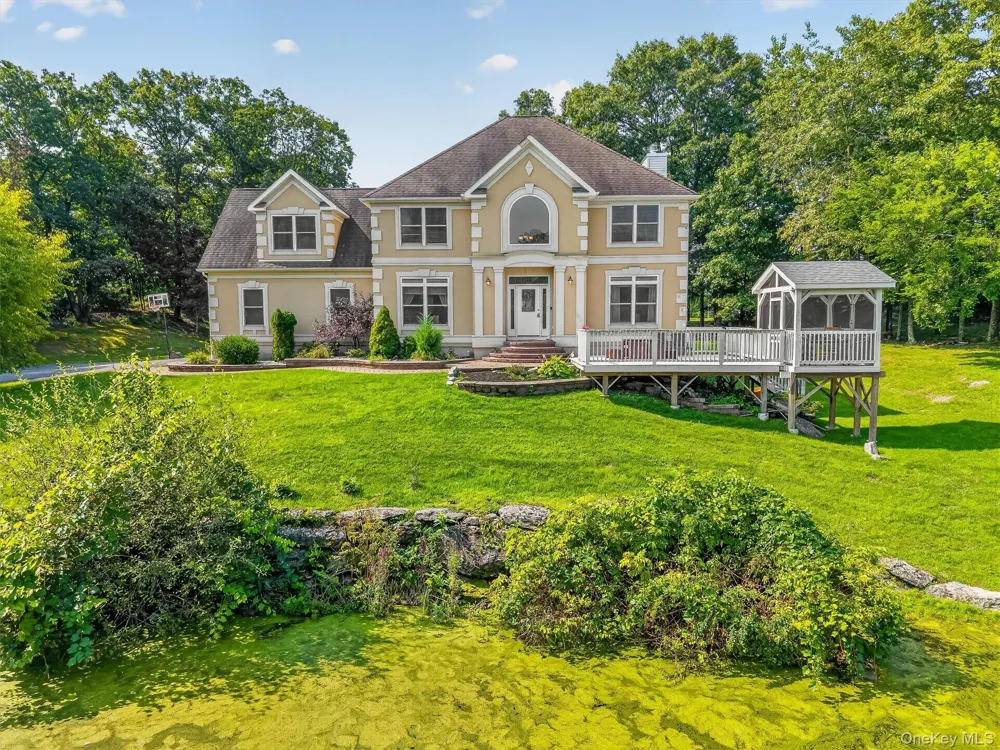 15 Winston Place Marlboro, NY 12542