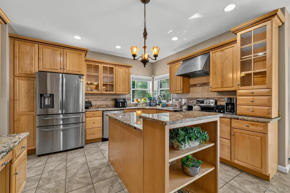 15 Winston Place Marlboro, NY 12542