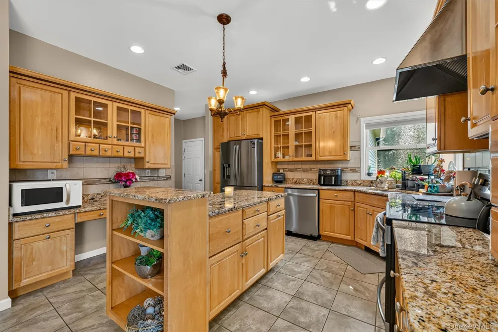 15 Winston Place Marlboro, NY 12542