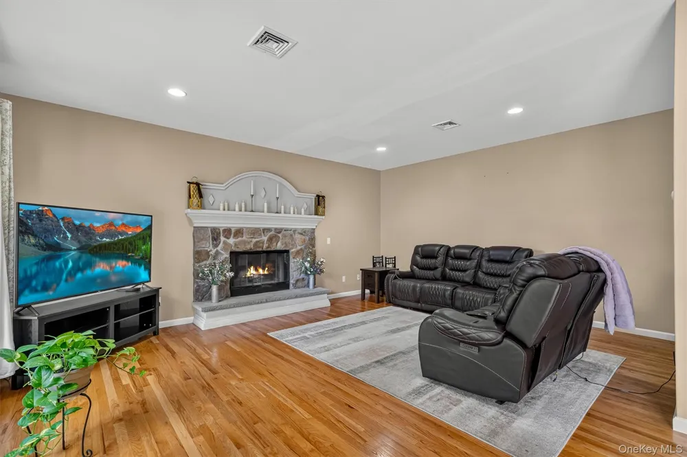 15 Winston Place Marlboro, NY 12542