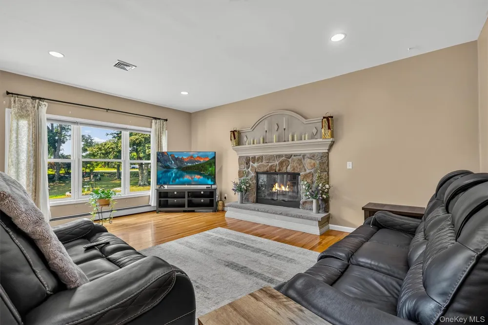 15 Winston Place Marlboro, NY 12542
