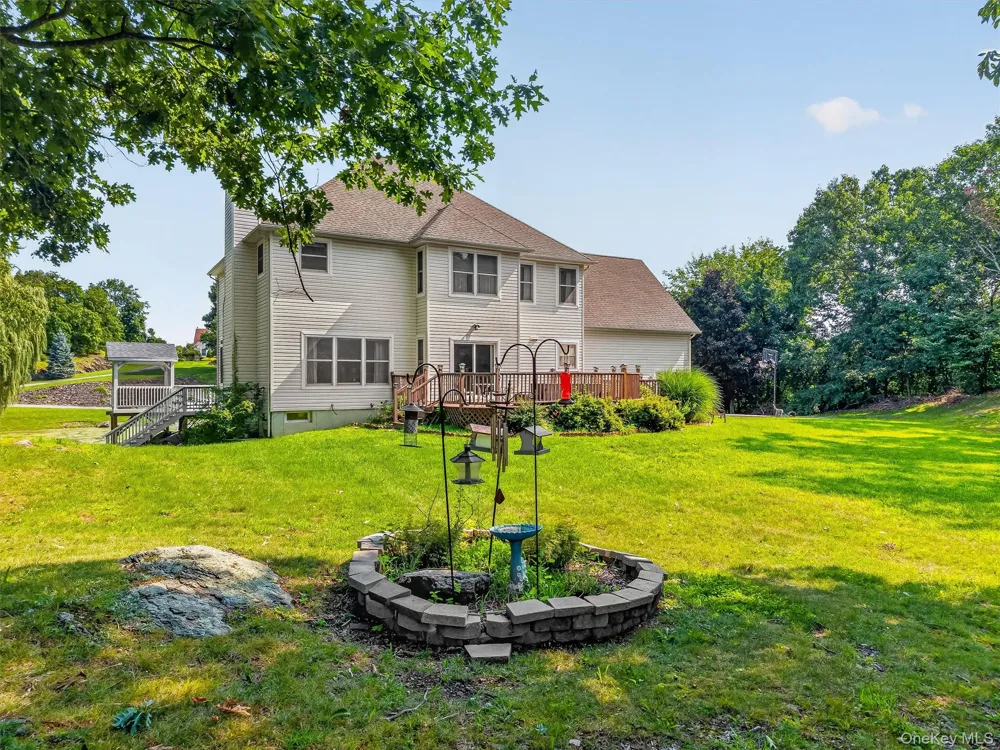 15 Winston Place Marlboro, NY 12542
