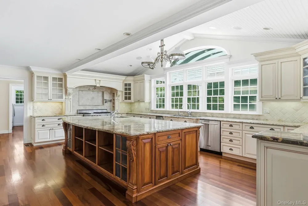 11 Pheasant Lane Remsenburg, NY 11960