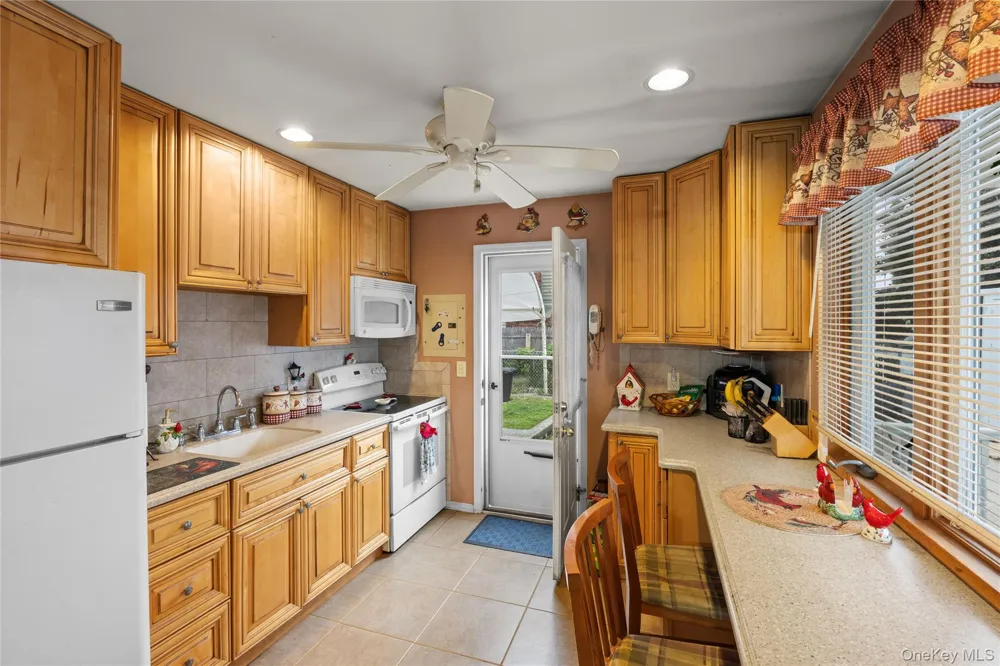 28 Book Lane Levittown, NY 11756