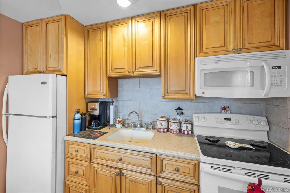 28 Book Lane Levittown, NY 11756