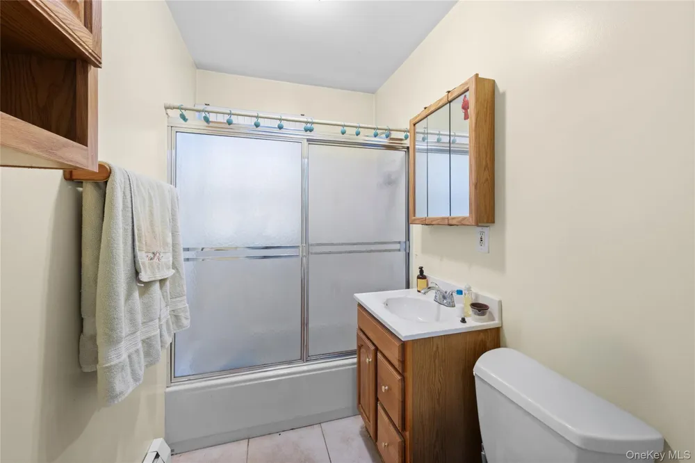 28 Book Lane Levittown, NY 11756