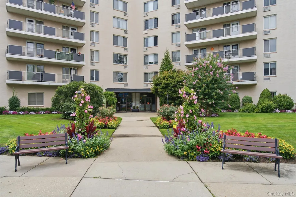 135 Post Avenue #2J Westbury, NY 11590