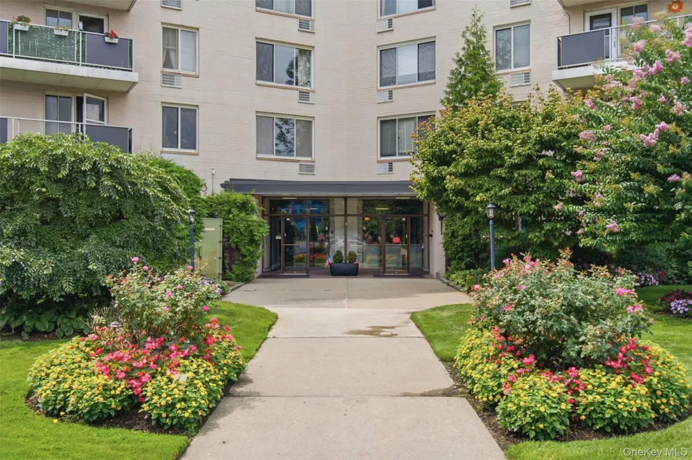 135 Post Avenue #2J Westbury, NY 11590