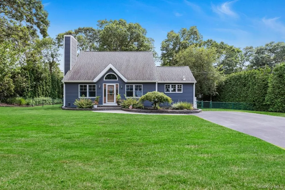 111 W Tiana Road Hampton Bays, NY 11946