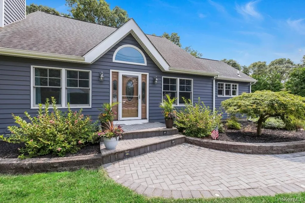 111 W Tiana Road Hampton Bays, NY 11946