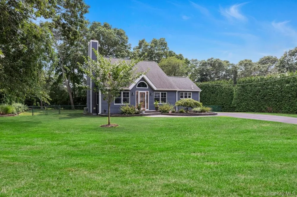 111 W Tiana Road Hampton Bays, NY 11946