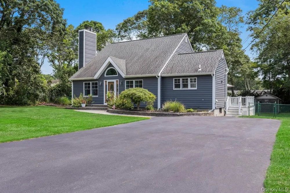 111 W Tiana Road Hampton Bays, NY 11946