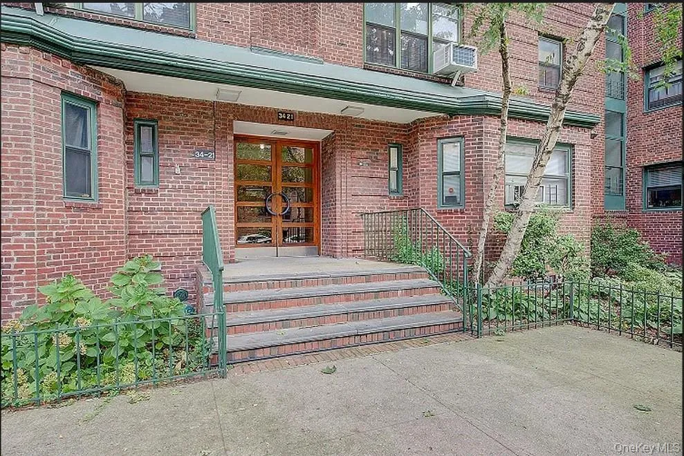 34-21 78th Street #3F Jackson Heights, NY 11372