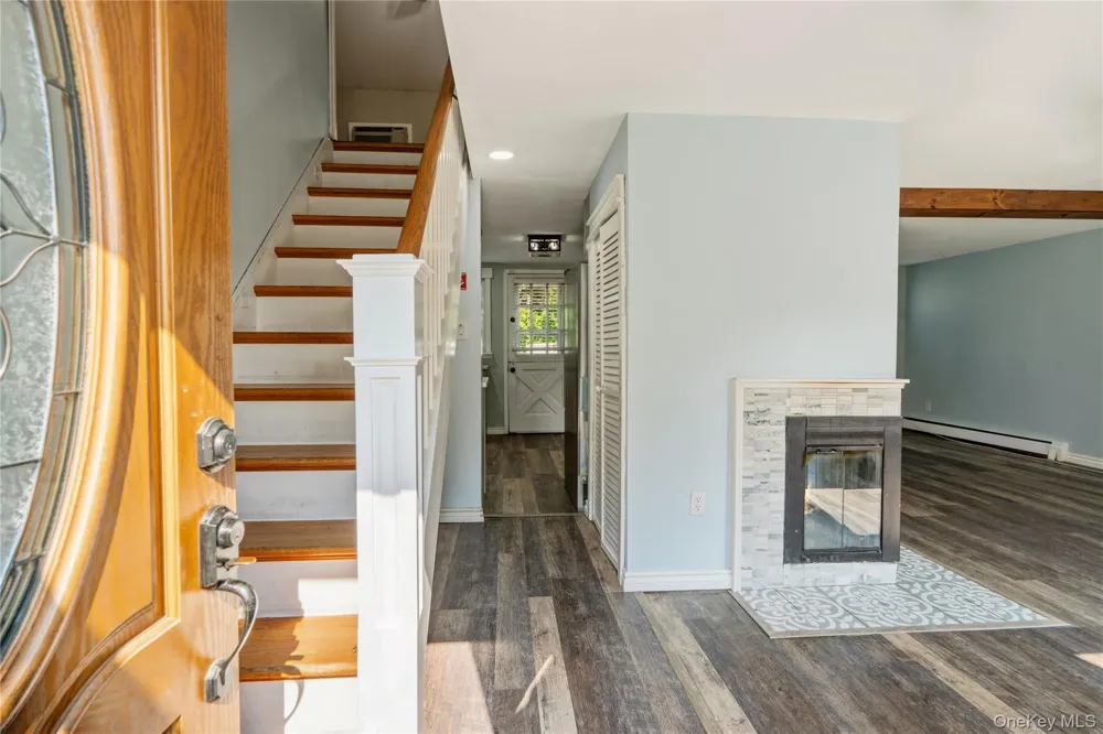 21 Hackberry Lane Holbrook, NY 11741