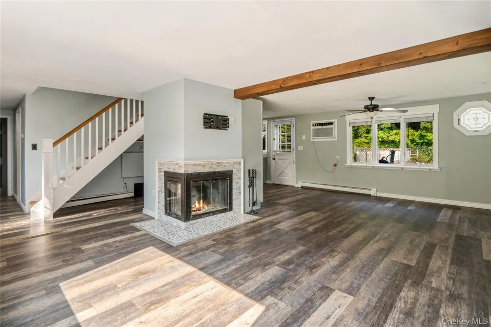 21 Hackberry Lane Holbrook, NY 11741