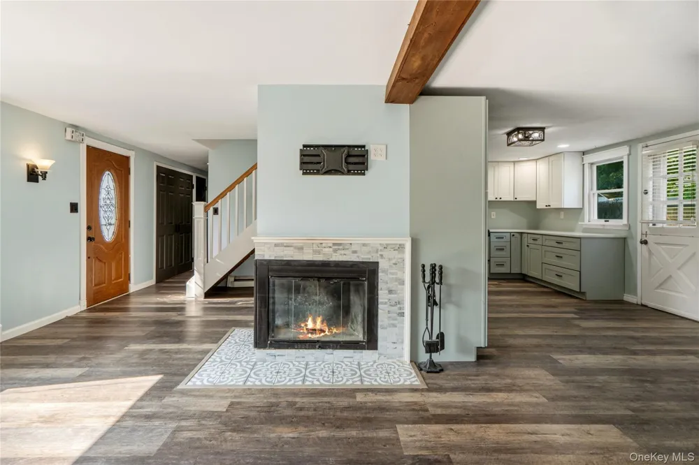 21 Hackberry Lane Holbrook, NY 11741