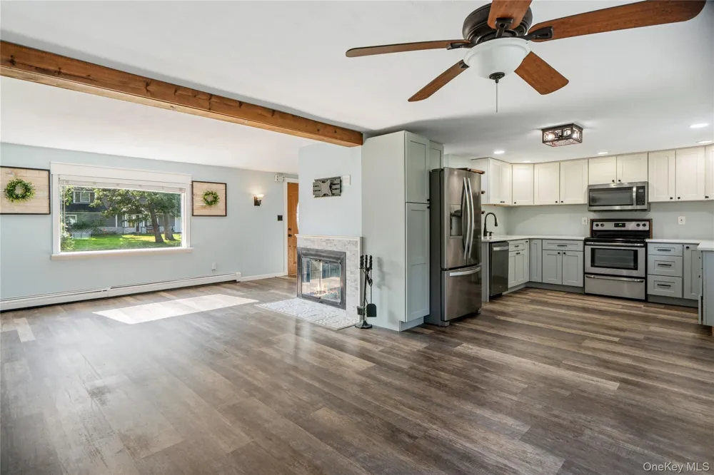 21 Hackberry Lane Holbrook, NY 11741