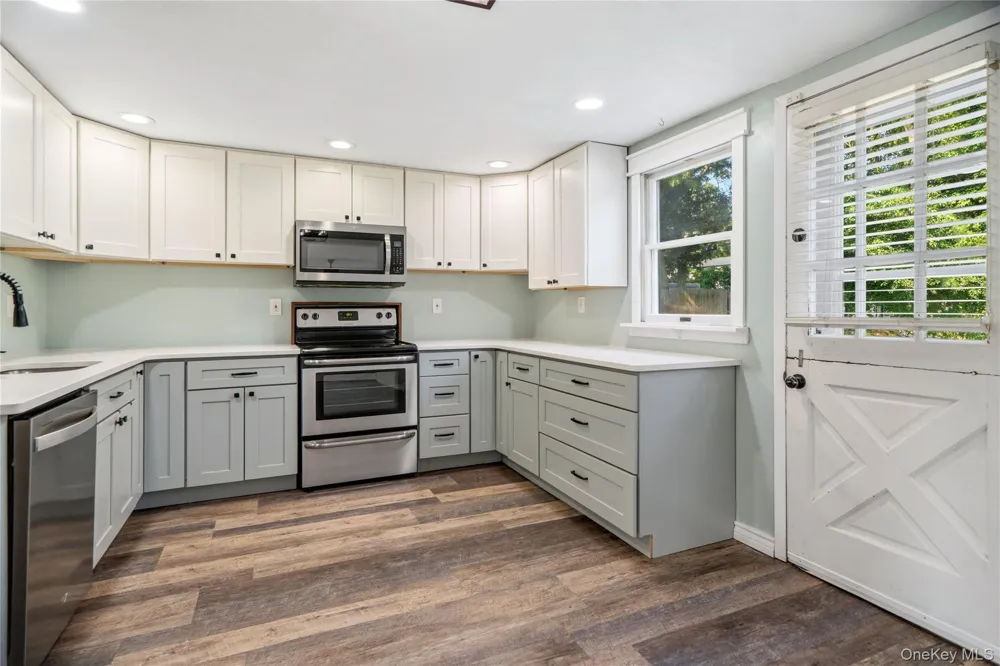 21 Hackberry Lane Holbrook, NY 11741