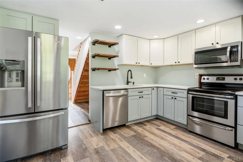 21 Hackberry Lane Holbrook, NY 11741