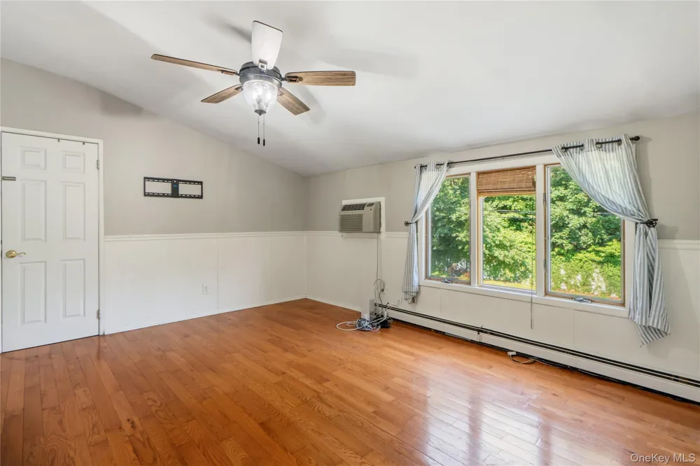 21 Hackberry Lane Holbrook, NY 11741