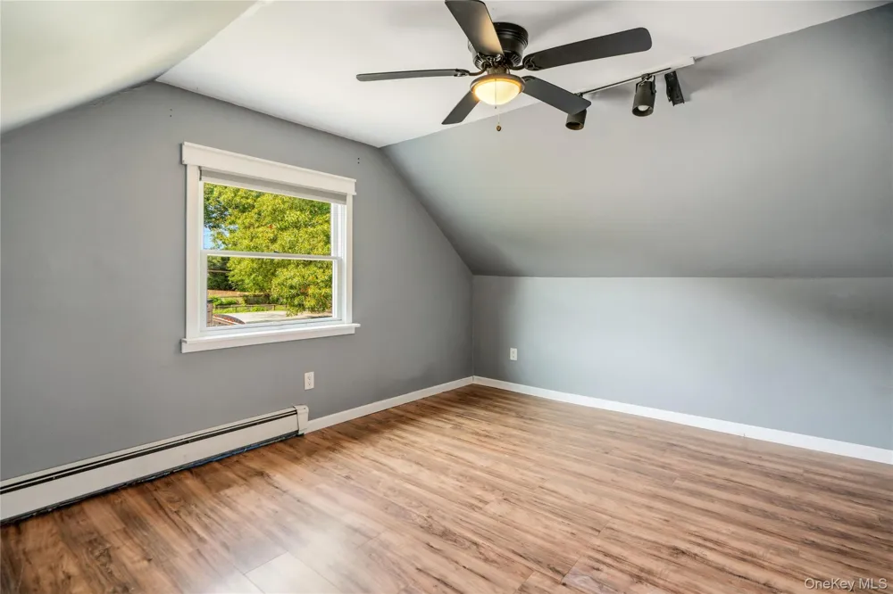 21 Hackberry Lane Holbrook, NY 11741