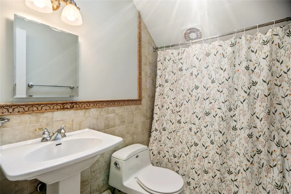 21 Hackberry Lane Holbrook, NY 11741