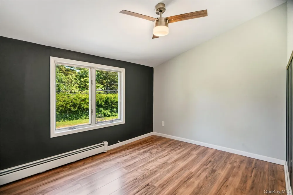 21 Hackberry Lane Holbrook, NY 11741