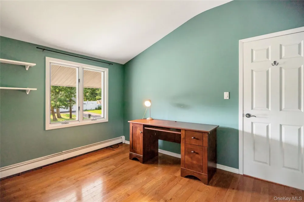 21 Hackberry Lane Holbrook, NY 11741
