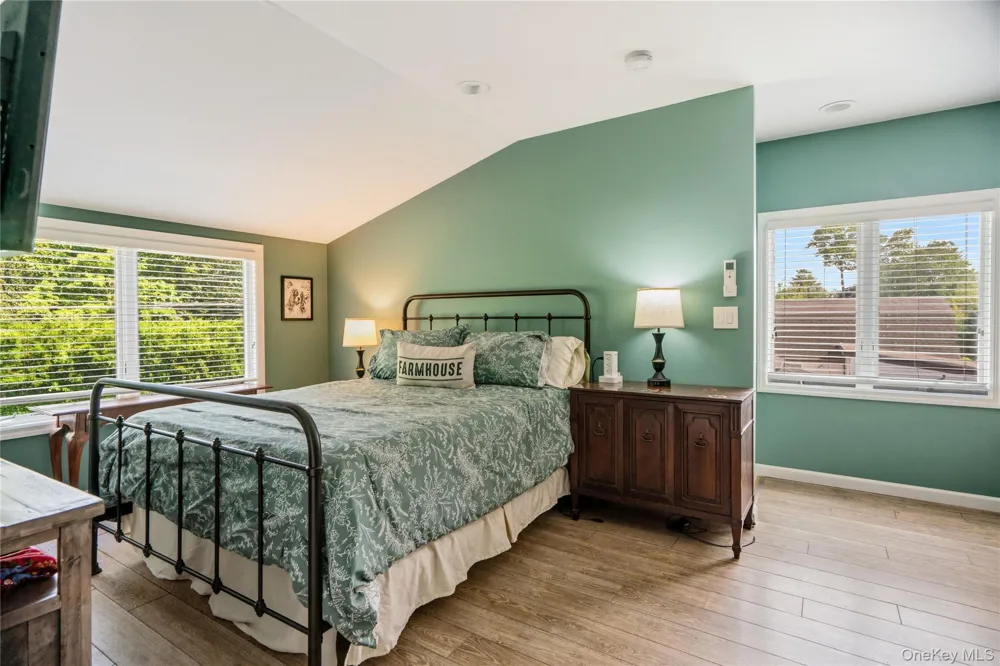 21 Hackberry Lane Holbrook, NY 11741