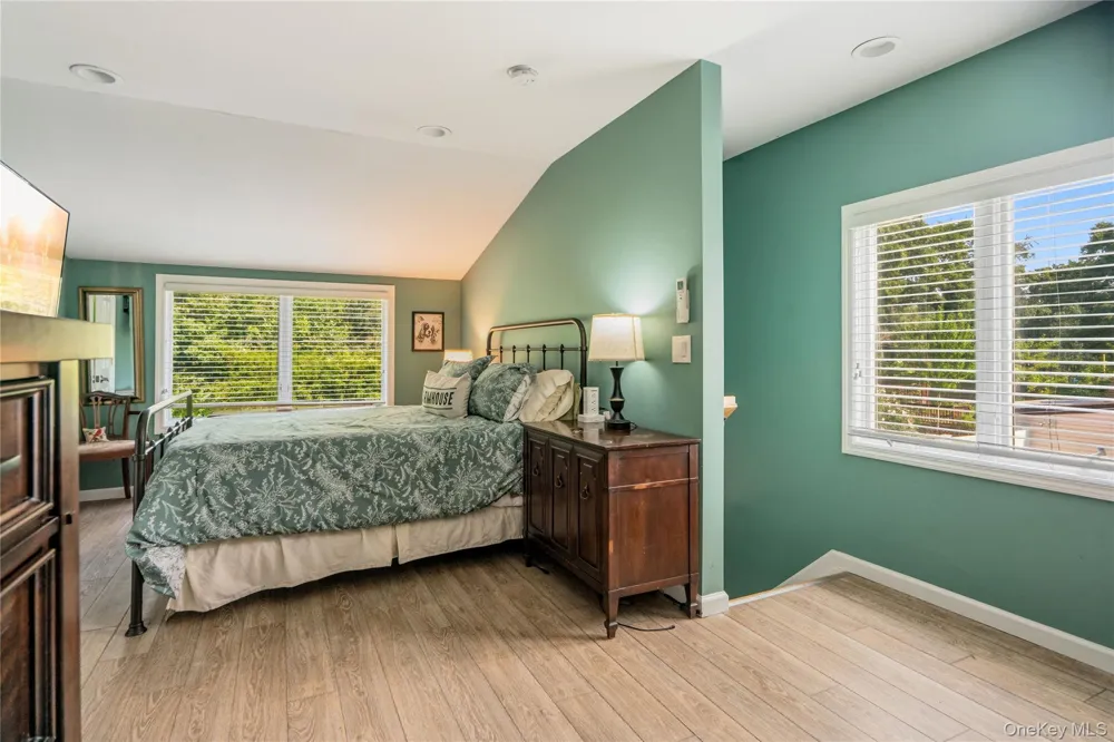 21 Hackberry Lane Holbrook, NY 11741