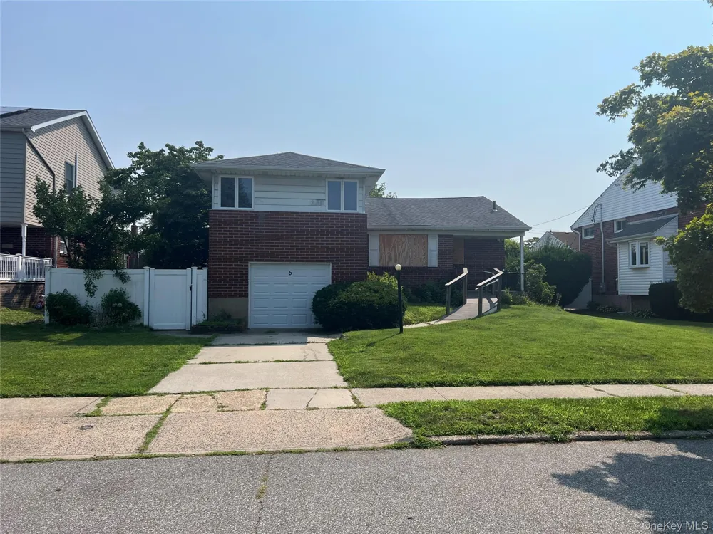 5 Winding Road Massapequa, NY 11758