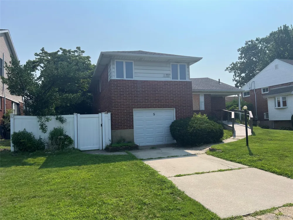 5 Winding Road Massapequa, NY 11758