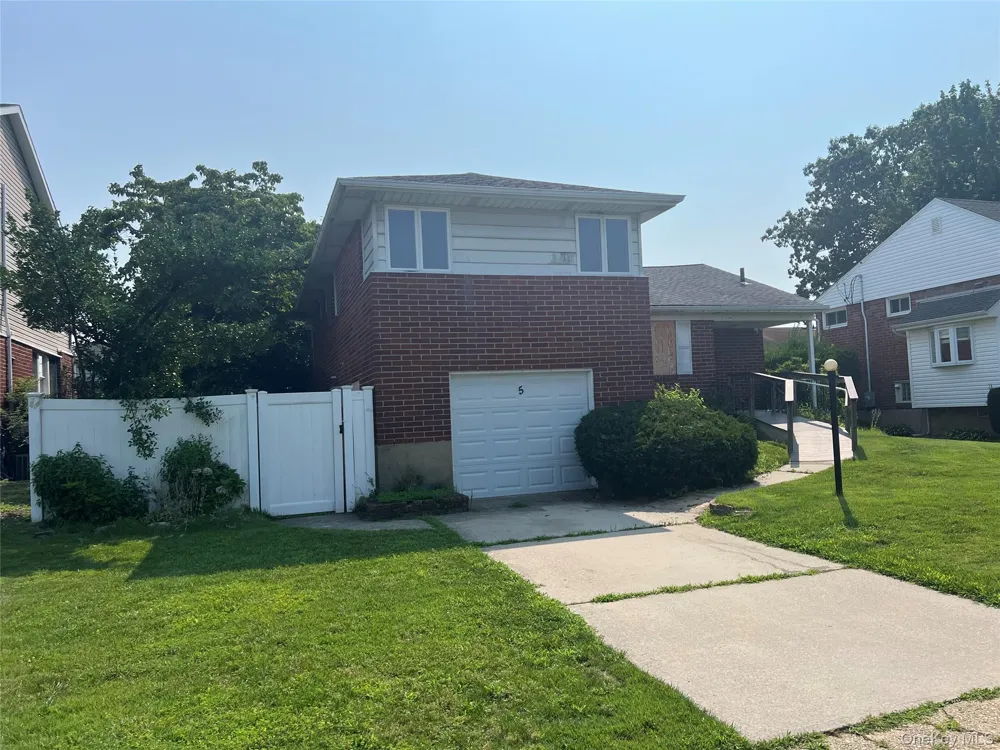 5 Winding Road Massapequa, NY 11758