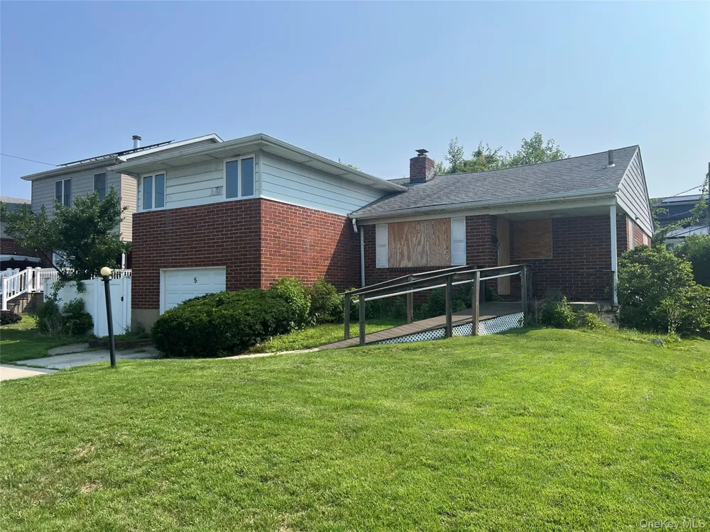 5 Winding Road Massapequa, NY 11758