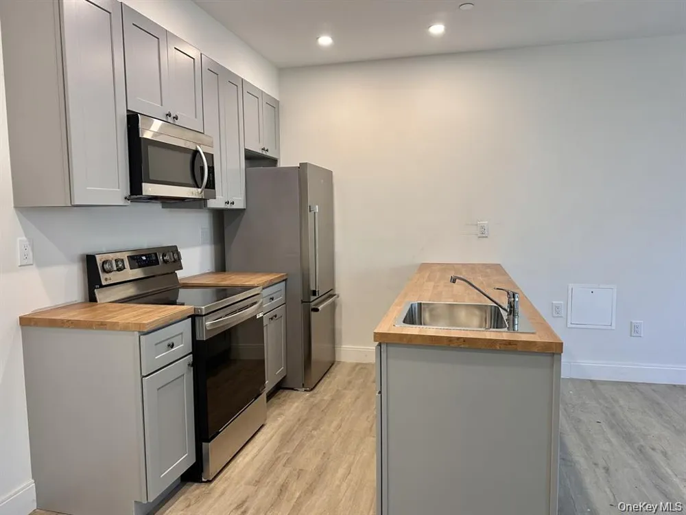 362 W MERRICK ROAD #105 Valley Stream, NY 11580
