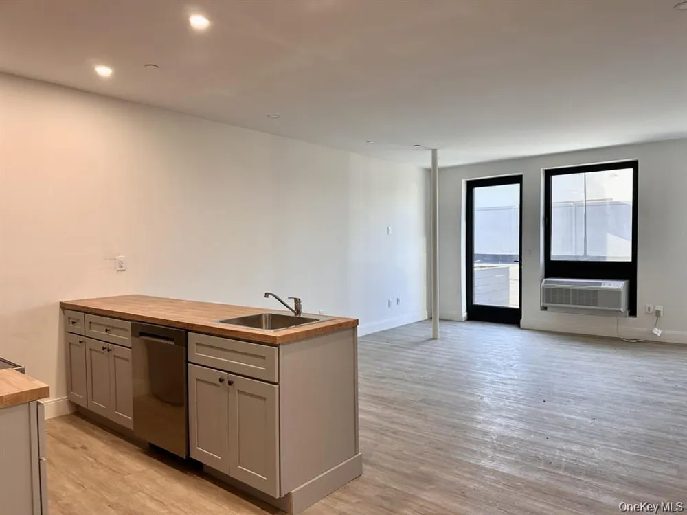 362 W MERRICK ROAD #105 Valley Stream, NY 11580