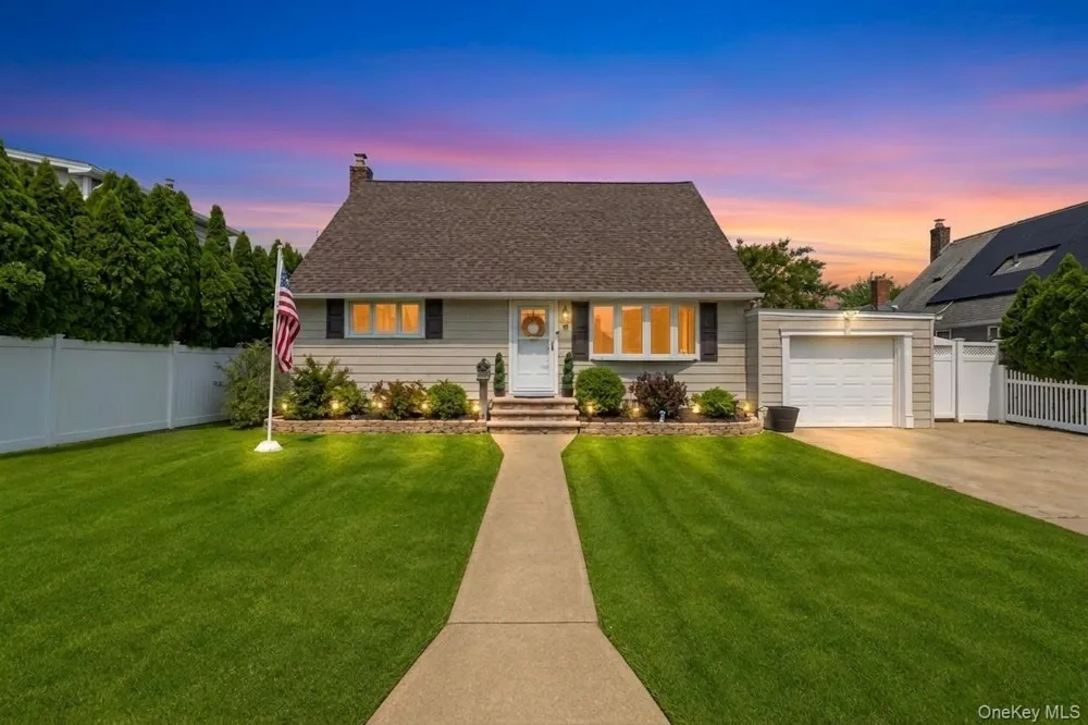 3 Laurie Drive Farmingdale, NY 11735