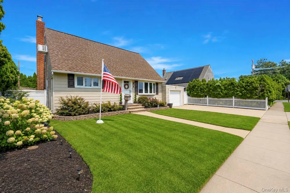 3 Laurie Drive Farmingdale, NY 11735