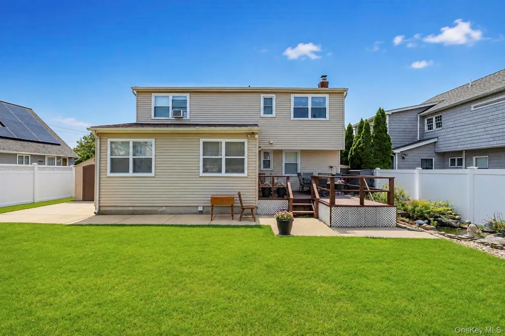 3 Laurie Drive Farmingdale, NY 11735