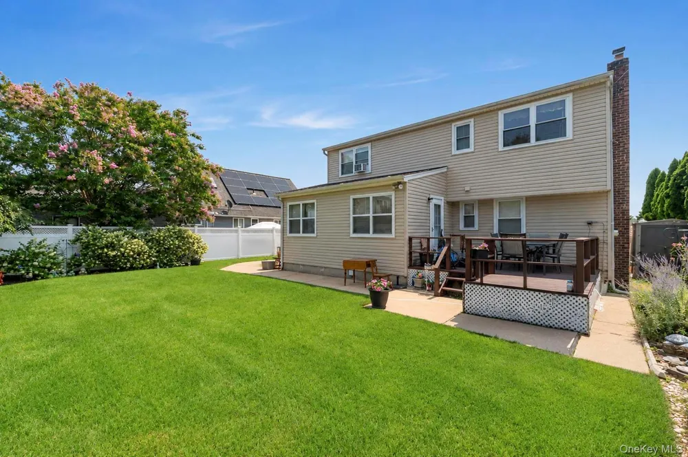 3 Laurie Drive Farmingdale, NY 11735