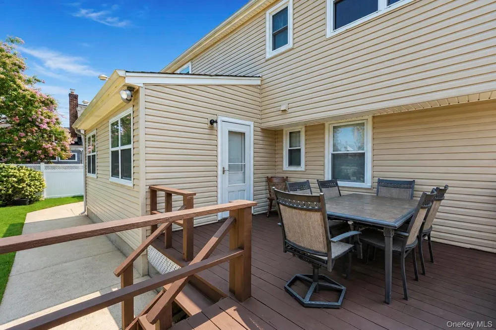 3 Laurie Drive Farmingdale, NY 11735