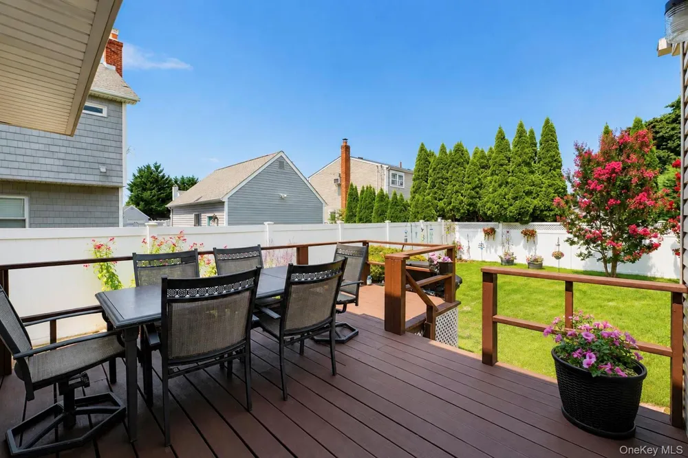 3 Laurie Drive Farmingdale, NY 11735